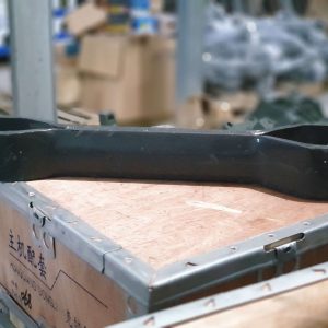 Giá treo càng cân bằng trước