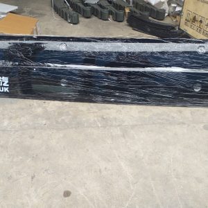 Dè chắn nắng nhựa cứng màu đen